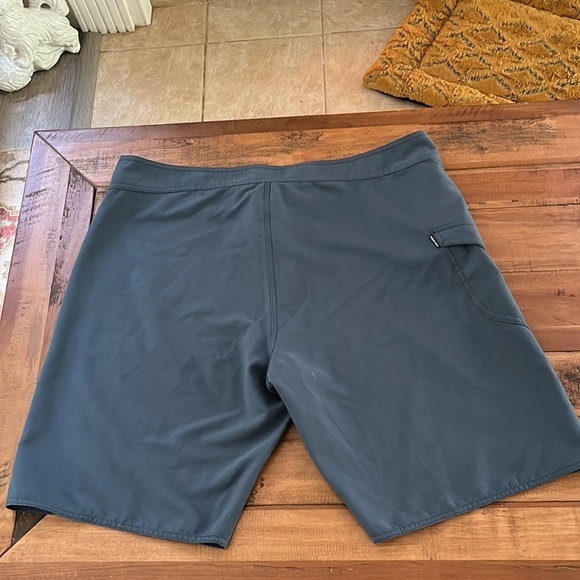 VOLCOM board shorts - Picture 2 of 5